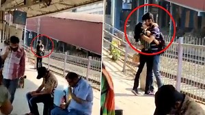 Mumbai: Couple Seen Kissing Passionately at Dombivli Railway Station, Old Video of PDA Goes Viral Again | 📝 LatestLY