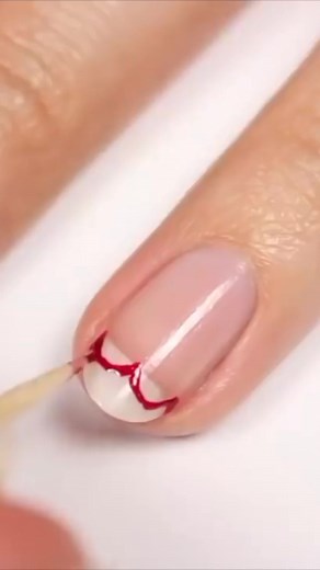 Christmas Elf Hat Nail Art #nailart | cutepolish