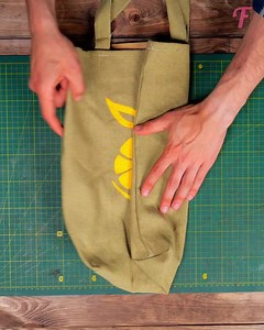 2.1K views · 38 reactions | L'acte de bonté d'un étranger aide une femme âgée dans le besoin. | Fabiosa France | Facebook