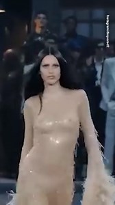 Amelia Hamlin storms Dsquared2 runway during Milan Fashion Week