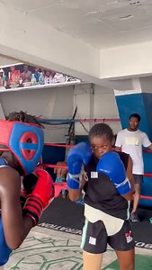 FEMALE BOXERS GO TO WORK ON EACH OTHER🥊 #boxing #mma #ufc #boxing2024 #sparing #streetfighters | Absolute Boxing Entertainment