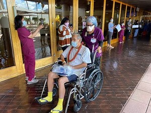 Hawaii hospital staff cheers as COVID-19 patient heads home