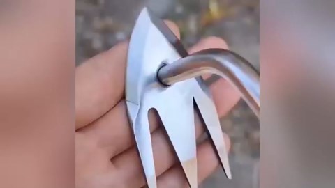 Manual Weed Puller Tool for Garden & Lawn – 3-Claw Heavy-Duty Manganese Steel Uprooting Weeder with Handle for Easy Weed Removal in Backyard, Farm & Yard Weeding Tool for Deep Roots (silvery2PC)