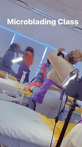 How to create guides on a brow.There are several patterns available for you to explore when doing strokes. In class we focus on a foundational style that you can always alter as you grow in your experience. The ultimate intention is to get your eye to understand how a flow in strokes is created 1 day and 2 days microblading classes available 1 Day Microblading class is for everyone. There’s no previous experience needed in learning how to do microblading. People who have shown interest in it are