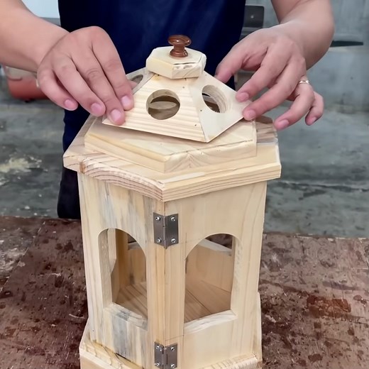 DIY Wood Lantern - How To Turn Scrap Wood Into Gorgeous DIY Wooden Lanterns | #woodworking #woodwork | Minsi 2.0