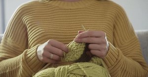 Hands Knitting Wool Handcraft Clothes Texture: стоковое видео (без лицензионных платежей), 3410614737 | Shutterstock