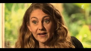 Elle raconte le traumatisme de son ablation mammaire avec un humour à toute épreuve et un sourire communicatif. :) Toutes les Mille et une vies sont ici : france2.fr/1001vies | France tv