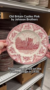 POTD 💗 Old Britain Castles Pink by Johnson Brothers - classic scenes, soft color, endless styling potential. Perfect for mixing with neutrals or layering into a vintage table! Shop this pattern: https://bit.ly/4bBYPlU #tableware #dinnerware #johnsonbrothers #antique #vintagechina #tablescape #tablesetting | Replacements, Ltd.