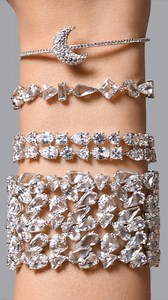Tis the season to sparkle. ✨ SWAROVSKI | Fashion Outlets of Chicago
