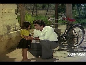 Apadbandhavulu Telugu Movie - Sridhar admiring a little girl - Sharada
