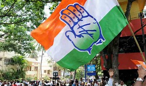 Congress, Left in Kerala spar over solar panel scam