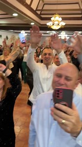 Doamne ce noapte frumoasă ora 5 Dimineața și Românii mei din Madrid într-un suflet alături de mine 🙏🏻❤️🇹🇩 🇪🇸 🎤 aproape 8 ore de cântat și tot nu am obosit nici eu nici ei 🙏🏻❤️💛💙🎤🇹🇩 Cum să nu fiu fericit ? Asta este Diaspora mea❤️💛💙❤️💛💙❤️💛💙 | Liviu Pustiu