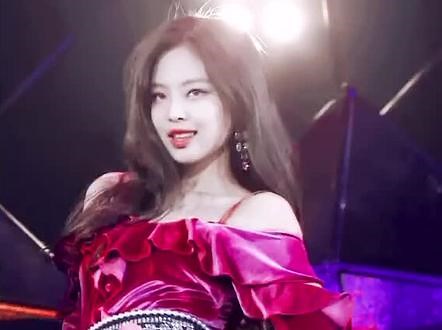 #金智妮jennie #jennie #人间香奈儿jennie GIF怎么传 太好看了
