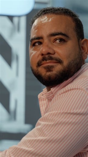 CardNET on Instagram: "𝗛𝗮𝘆 𝗽𝗮𝗱𝗿𝗲𝘀 𝗾𝘂𝗲 𝗻𝗼 𝘀𝗲 𝗿𝗶𝗻𝗱𝗲𝗻👊 Desde el primer cliente del día hasta el último abrazo en casa, ellos construyen el futuro con cada paso. Nos honra acompañar a quienes hacen de su negocio un legado para su familia. ¡Gracias por inspirarnos con su entrega y su ejemplo! #CardNETNosUne #Padresqueinspiran #25añoshaciendoquepase"