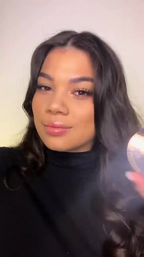 The gorgeous @jessieee_turnbull shows us how to set your make-up without it being flat and one dimensional! ✨ Using out Translucent Loose Finishing Powder in new shade 04 Pearl. Find all our new Translucent Loose Finishing Powder shades on our website ☘️ #translucentpowder #naturalmakeup #veganmakeup #cleanmakeup #cleangirlmakeup | Nude by Nature | Facebook