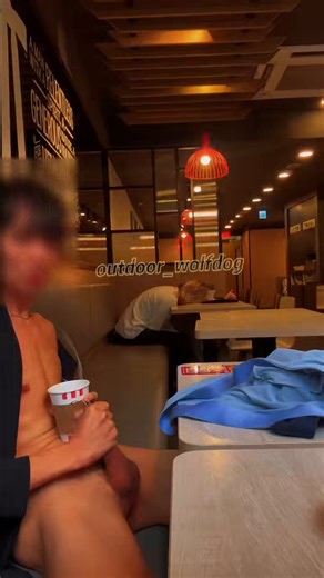 RT @outdoor_wolfdog: Cum in American Burger ShopOrder black tea, you'll get milk tea. Order hamburger, you'll get hot dog burger. Full…