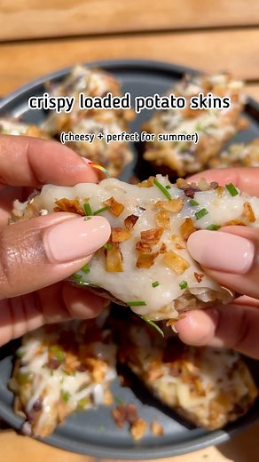 These Crispy Loaded Cheesy Potato Skins make the perfect appetizer or side dish! They’re cheesy, loaded with veggies and so filling. Plus they’re DELICIOUS! 😍 Bookmark/save this post and follow @jessicainthekitchen for more recipes 🥰🌱 For the recipe, click the link in my bio! Or go to jessicainthekitchen.com and search “loaded potato skins” #vegansides #veganappetizer #healthysnack #veganappetizerideas #veganrecipes #healthyrecipes #bestofvegan #veganfoodshare | Jessica in the Kitchen