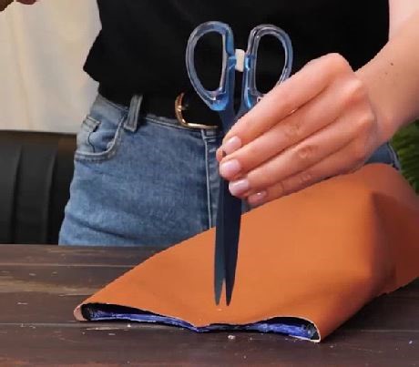 She gave new life to her old damaged swim fins! | 5-Minute Crafts