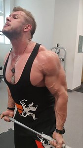 Bicáků není nikdy dost…😉💪 Žádný kladky, zato starý dobrý bicepsový zdvih 🙂 | Extrifit.cz