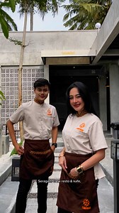 Makin Cuan Dengan Tampil Menawan Bikin Pelanggan Nyaman dengan Tampil Profesional Spesialist Apron & Seragam Hospitality 10 Tahun pengalaman Menemani Berbagai Bisnis di Kota Wisata Hanya di GetApron ✅ Gratis Desain ✅ Gratis Konsultasi ✅ Garansi Anti Cacat Produksi bahan adem jahitan rapi, nyaman dipakai seharian. Sudah dipercaya bisnis owner di seluruh Indonesia. Dan khusus bulan ini, dapatkan promo Bundling Kemeja Shanghai & Apron Half Klik link sekarang dan konsultasi GRATIS dengan tim kami! |