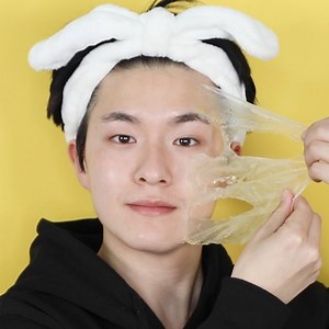 Sensorial satisfaction! Control excess oil and unclog built up gunk from pores with every satisfying peel🌼 Super grip, super gentle Real Calendula Peel Off Mask >> http://bit.ly/32AGHTx | APRILSKIN