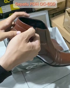 5K views · 36 reactions | Kode : OC-600 ✓Ada 3 Pilihan Warna : Hitam, Coklat & Putih ✓ Ready Size 38 sampai 45 ✓ Bahan Kulit Asli #sepatukulit #pantovel #odoncibaduyut #sepatukantoran | Dukun Sepatu & Jaket Kulit "ODON CIBADUYUT" | Facebook