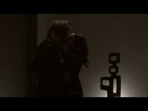 Grey's Anatomy 18x12 Amelia and Kai kiss