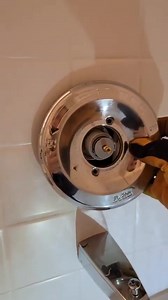 How to fix a leaky tub spout or shower head 😲 #plumbing #handyman #diy #viral #bluecollar #howto Delta Faucet | mechanicallyincleyend