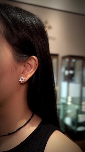 5.7K views · 3 comments | Bạn đã sở hữu sản phẩm Legendary Earring đến từ nhà Neora Jewels chưa? Được nghiên cứu từ cuối 2021 và đến tận cuối 2023 mới có thể chính thức ra mắt với 5 phiên bản được chế tác công phu với nhiều điểm đặc biệt mạng đậm ADN nhà Neora #Neora #Neorajewels | Neora Jewels | Facebook