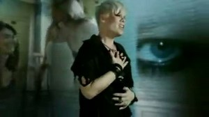 «Fuckin' Perfect», video choc di Pink