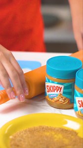 Another school day, another baon to prep! Make snack time fun with SKIPPY® Peanut Butter Roll-Ups! Easy to make, yummy to eat, and perfect to fuel the friendship and #FuelTheFun! | Skippy Peanut Butter - PH