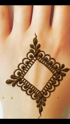Easy Mehandi Design by Sadiamehndidesigns