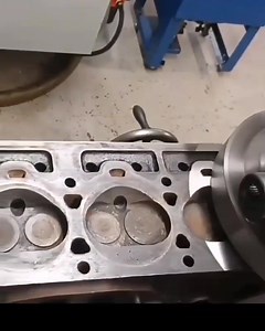 Resurfacing of a Volvo B20 engine cylinderhead. . Source @horning.sf . Follow for more @theengineeradda 🚫No Copyright Intended 🚫 ⚠️DM FOR CREDITS/REMOVAL⚠️. #theengineeradda #Engineeringevolution #worldofengineering #machining #metal #metalwork #automotiveengineering #aerospace #aerospaceengineering #mechanicalengineering #materialscience #metallurgy #fabrication #manufacturing #engineering_memes #engineeringlovers #engineeringlife #engineeringblog #engineeringfirstprinciples #engineer #engine