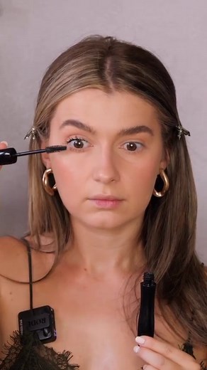 6.6K views · 15 reactions | Lancome Hypnose Drama: o mascata pe care o supunem la test. Puteti vedea cum arata dupa unul, respectiv doua straturi. E deschisa recent, prin urmare e un pic mai apoasa decat prefer eu aceste produse. Face clar o diferenta, se descurca foarte bine pe alungire. Mie imi place genele putin mai incarcate ceea ce mi se pare ca imi ofera. Ai testat-o? Zi-ne si tu parerea ta 珞 #mascara #mascaratest | Denisa Sima M. | Facebook