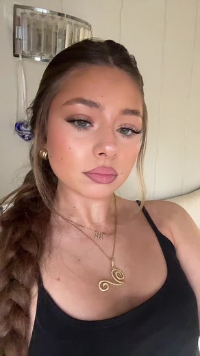 Makeup Tutorial: Perfect Lip Liner Look with Valentina