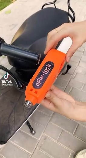 Motorcycle Handlebar Lock - MASO Motorbike Motorcycle Handlebar Throttle Grip Lock Anti-Theft Brake Lock for Bike Scooter Moped ATV قفل فرامل مع إنذار للدراجة النارية و الاسكوتر ، قفل للموتوسيكل مضاد للسرقة و مضاد للماء سهل الحمل و الاستخدام و يحمى مركبتك ضد السرقة بقوة و فعالية كل مفتاح قفل مختلف تمامًا لحماية مركبتك ، يجب عليك الاحتفاظ بالمفتاحين بشكل صحيح. يمكن استخدامه للدراجات و الدرجات النارية و الاسكوتر و غيرها من المركبات #بسعر150ج #اسعار_خاصه_للكميات_والتجار_و_الموزعين | دولار للاستيراد