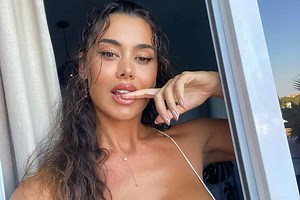 Eva Padlock, come non l'avete mai vista: la trasparenza mostra tutto! (Video) - Calciomercatonews.com