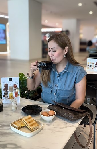 Satisfy your Singaporean food cravings here at Nanyang Philippines Ayala Malls Manila Bay! I enjoyed every dish I ordered esp the Kaya Toast, Cheesy Chicken Chop Noodle, their best seller Hainanese Rice Chicken and ofc the Prawn Laksa adding the Kopi Jelly Milk Tea! Visit them too and enjoy the relaxing ambiance, great food, good service and nice outdoor view! 📍Level 2, Building B #seylicious! 👌#singaporefood #foodgram #foodstagram #foodie #foodblogger #laksa #hainanesechickenrice #kopi #nanya