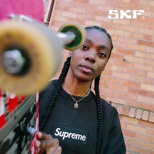 Beatrice Domond, 27 ans, est l’une des femmes les plus en vue actuellement dans l’univers du skateboard. Et elle fait partie de notre équipe @skf_skateboarding 🛹🙌🏼🤙🏿 #SKF #skateboard | SKF
