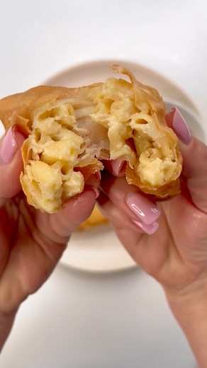 Criteria for the perfect finger food: deep fried ✅ cheesy ✅ carby ✅. These mac ‘n’ cheese spring rolls are the ultimate party starters. Click the link in our Instagram bio for the full recipe or Google “Taste Mac ‘n’ cheese spring rolls”. Recipe by Lucy Nunes #fingerfood #macncheese #partyfood #springrolls #partyfoodideas #pasta #easyrecipes | Taste.com.au