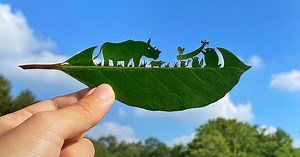 lito leaf art, the japanese artist that carves tree leaves to create magnificent scenes