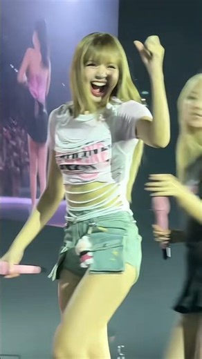 Lisa Looking just wow🖤🥰 #lisadoll25 #lisa #shortsfeed #shorts