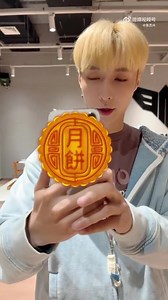 [UPDATE] 230929 Yixing Weibo Update Chúc mọi người Trung Thu vui vẻ 💜 | Honeyixing - Zhang Yixing Vietnam Fanpage