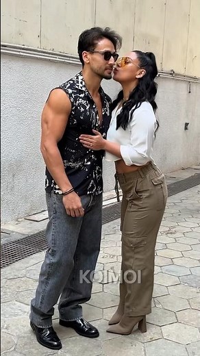 Awee❣️ Tiger gets a cute kiss from sister Krishna Shroff! 😘💖 #tigershroff #krishnashroff #koimoi