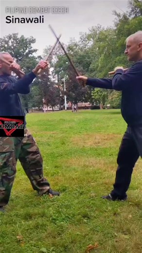 Sinawali application #panantukan #kali #silat #jkd #knife #knifefighting #filipinomartialarts #bojoveumeni #sebeobrana Filipino Combat | Filipino Combat