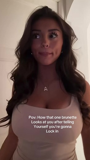 Brunette Beauty: Captivating Looks That Turn Heads
