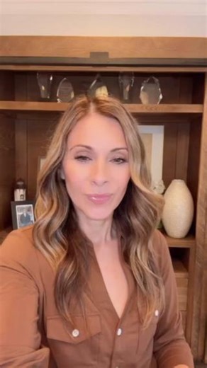 Tune in tomorrow for a special live session on eXp's Instagram with top eXp agents Tina Caul and Minda Coe as they dive into buyer mastery✨ Don't miss this chance to learn from the best! Learn more about their program: https://ow.ly/w4sj50U4JlX #eXpProud #WhereTheProsGoToGrow | eXp Realty