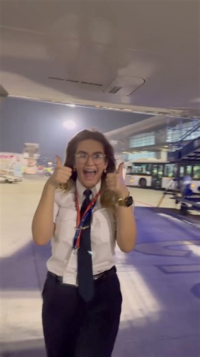 541K views · 6.5K reactions | Have you ever seen how we close an A320 cargo door? #A320 #AviationLife #CargoDoor #India #Reels | Aviation lovers | Facebook