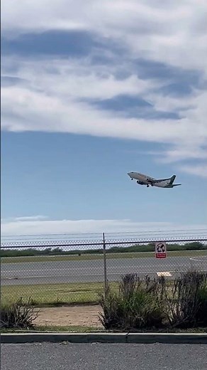 Aloha air cargo 737 takeoff