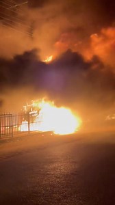 Lagos Lounge and Restaurant, a well-known nightlife and dining venue in Juba, is currently ablaze with the cause of the fire still undetermined. Eyewitnesses observed thick smoke and intense flames emanating from the establishment shortly after 11 PM, leading to panic in the vicinity. As of now, the management has not released an official statement, and there are no confirmed reports of injuries. 🎥 Courtesy | Twic Media Reports